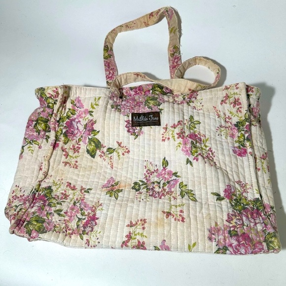 Elegant Cream and Pink Floral Tote Bag with Quilted Design - Picture 1 of 7